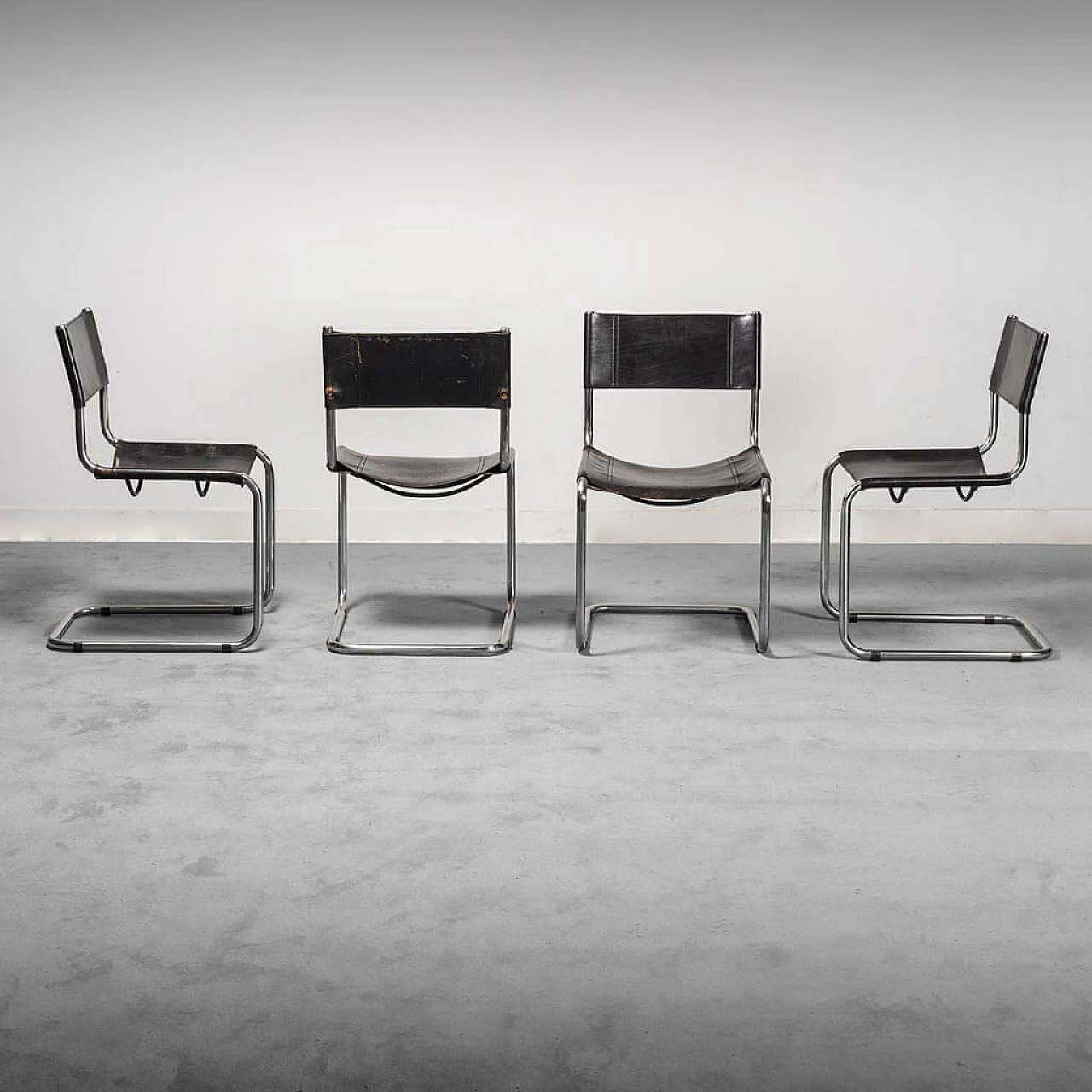 4 Chairs in leather in the style of Matteo Grassi, 70s 1307601