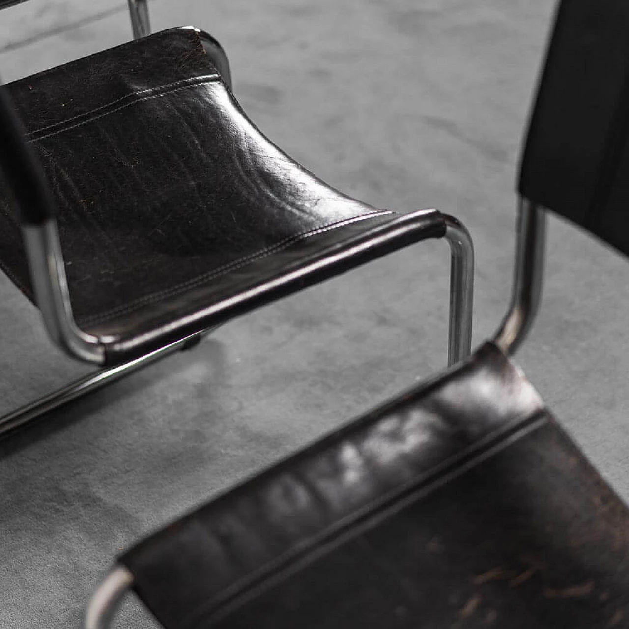4 Chairs in leather in the style of Matteo Grassi, 70s 1307602