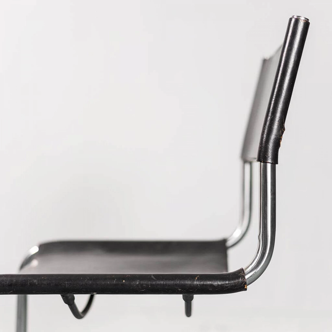 4 Chairs in leather in the style of Matteo Grassi, 70s 1307603