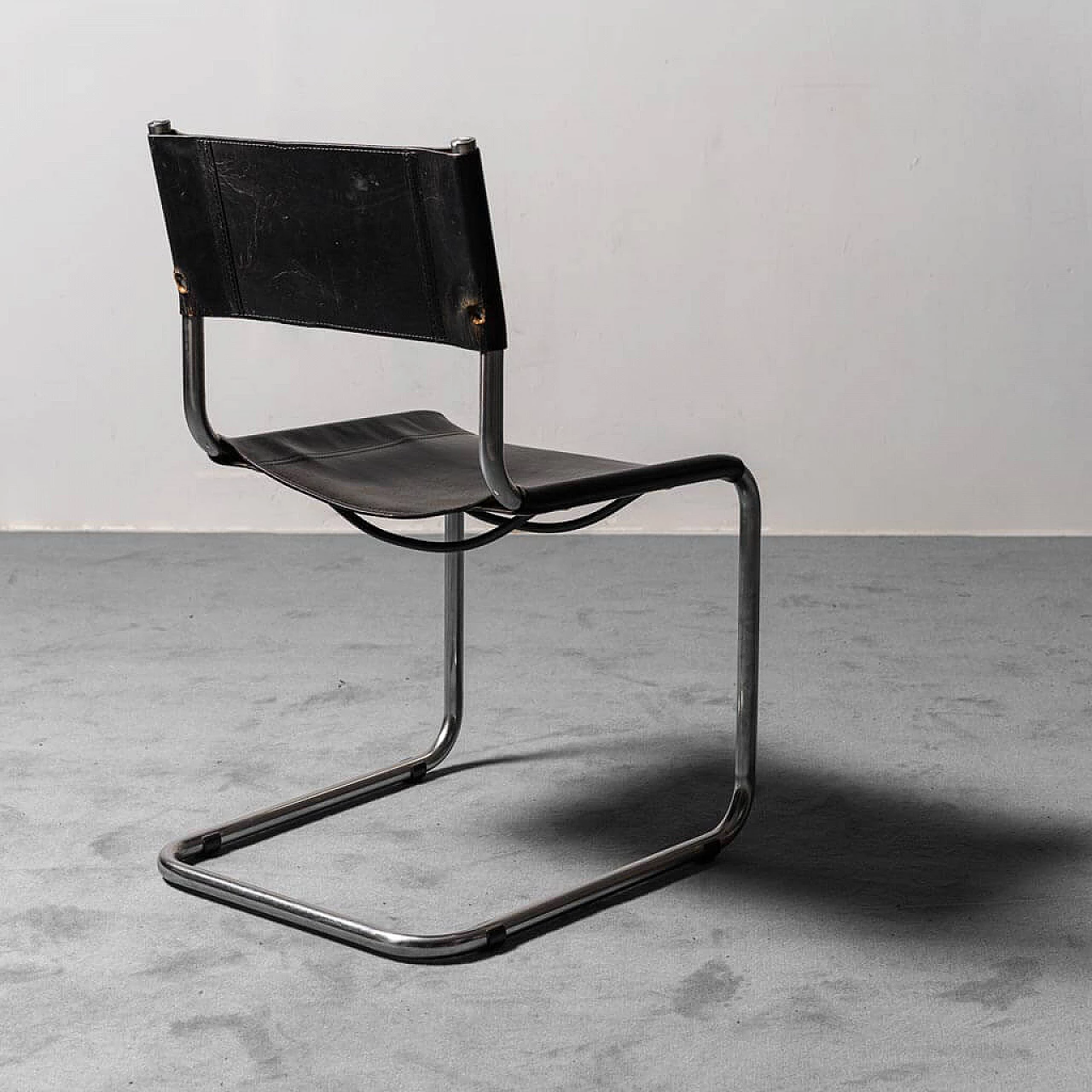 4 Chairs in leather in the style of Matteo Grassi, 70s 1307605
