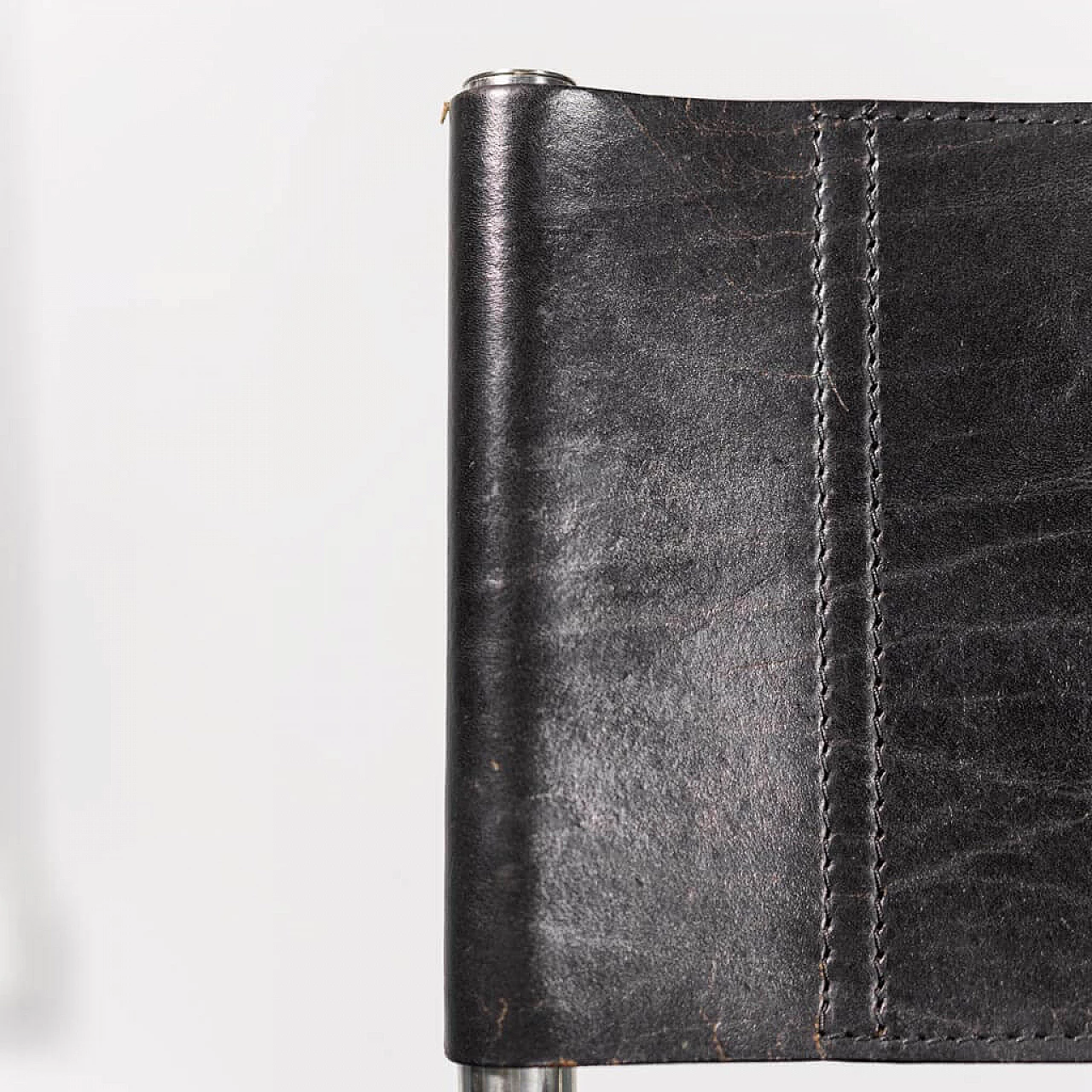 4 Chairs in leather in the style of Matteo Grassi, 70s 1307608