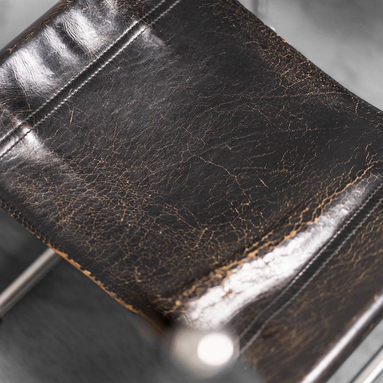 4 Chairs in leather in the style of Matteo Grassi, 70s 1307612