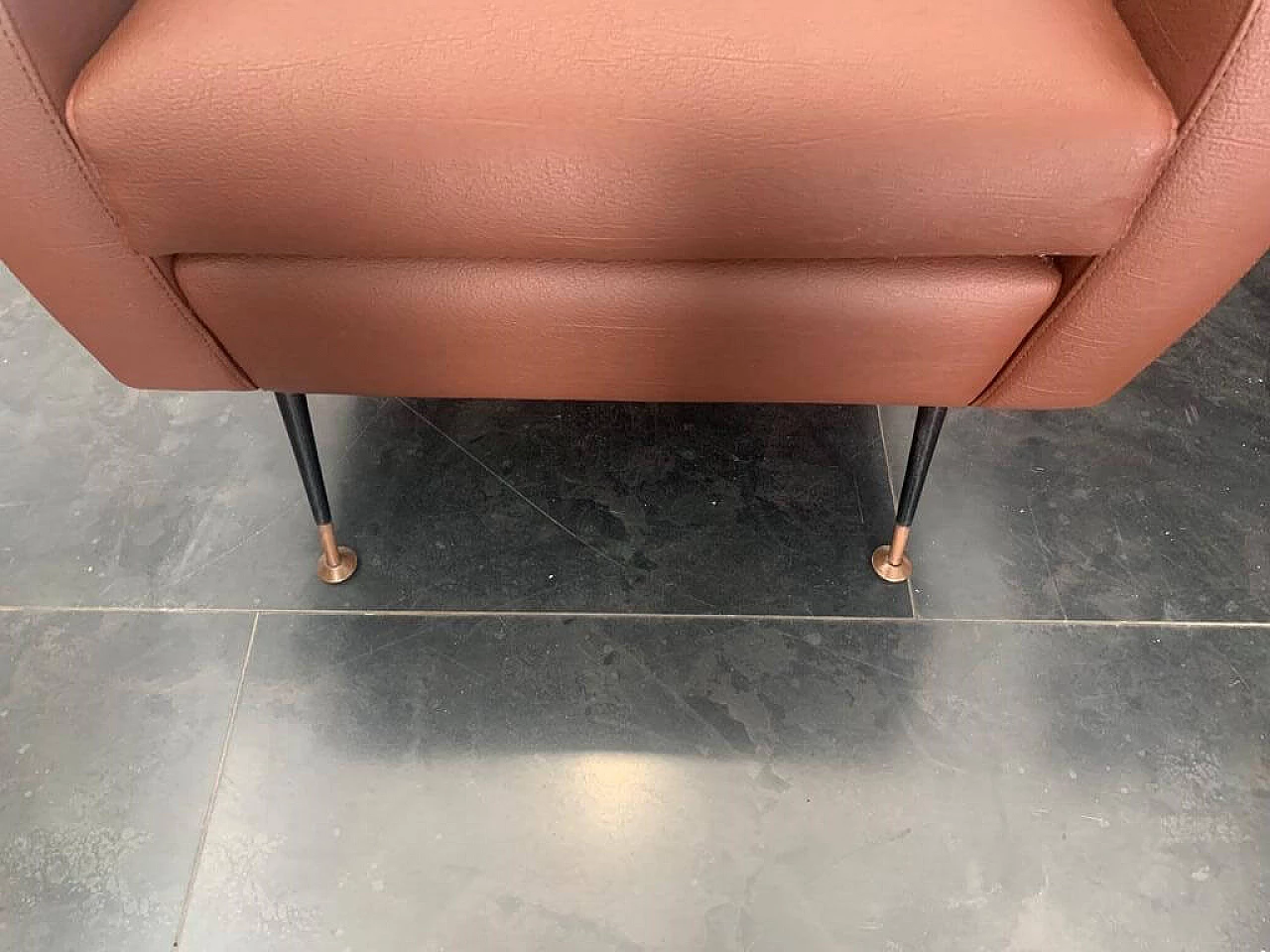 Coppia di poltrone in similpelle, anni '50 1308290