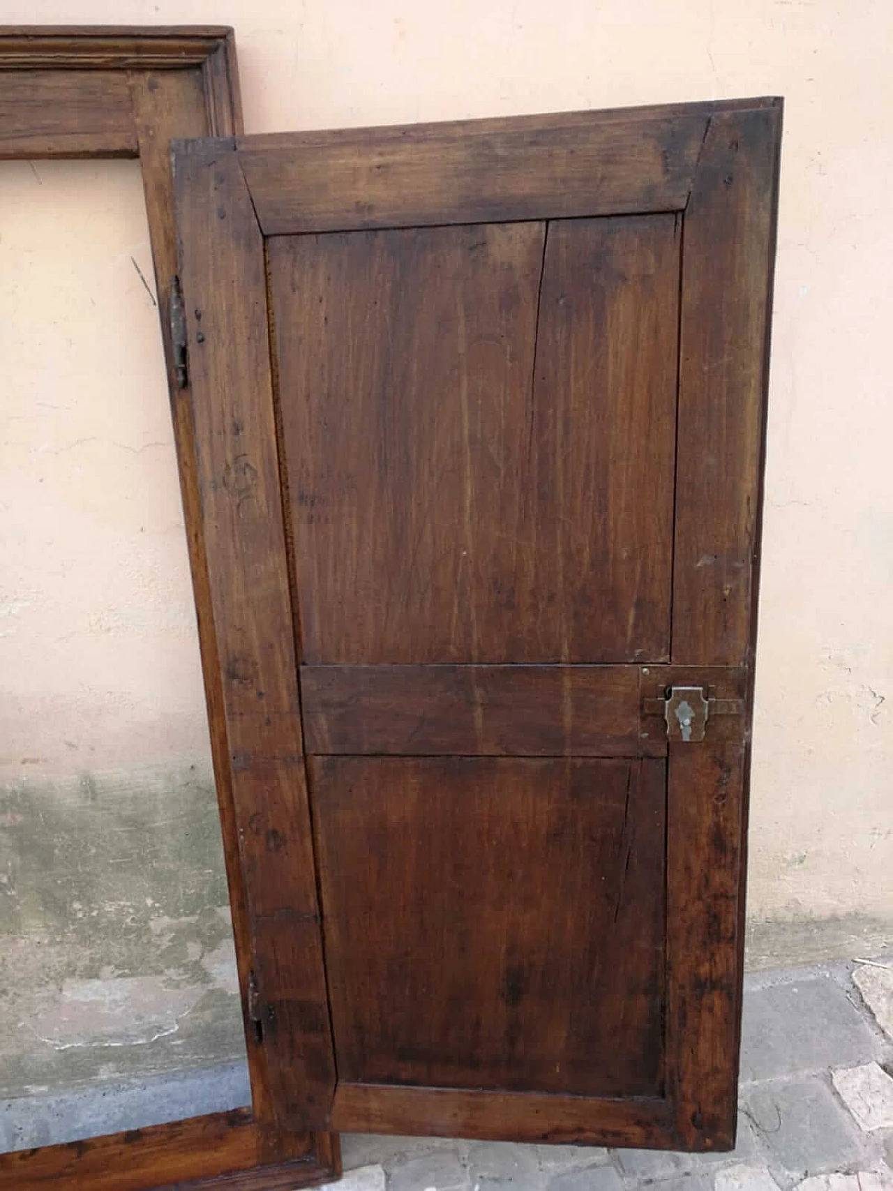 Wall cabinet with two doors, Umbria, late 17th century 1310060