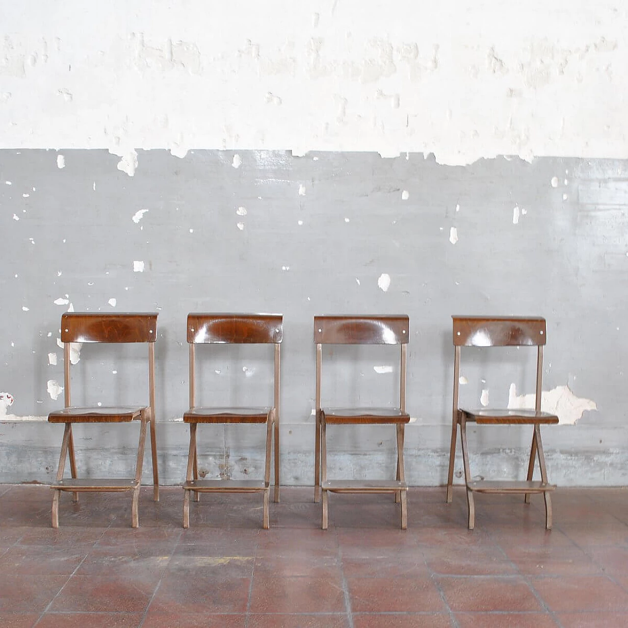 4 Sedie pieghevoli in metallo e legno, anni '50 1310336