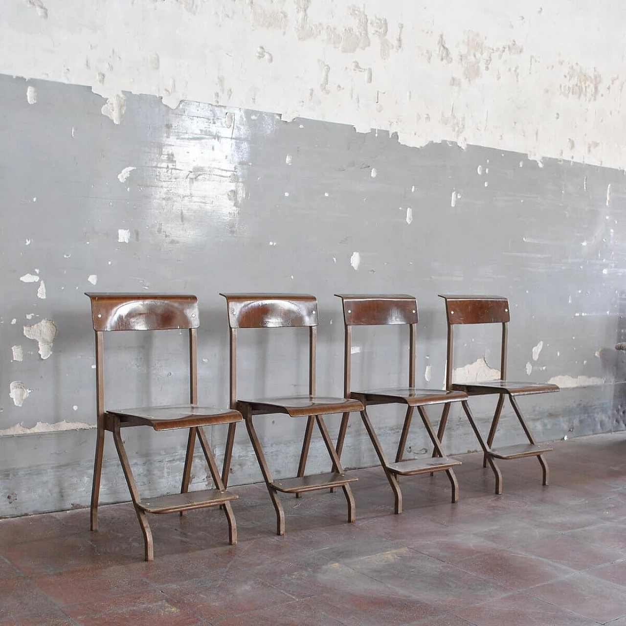 4 Sedie pieghevoli in metallo e legno, anni '50 1310337