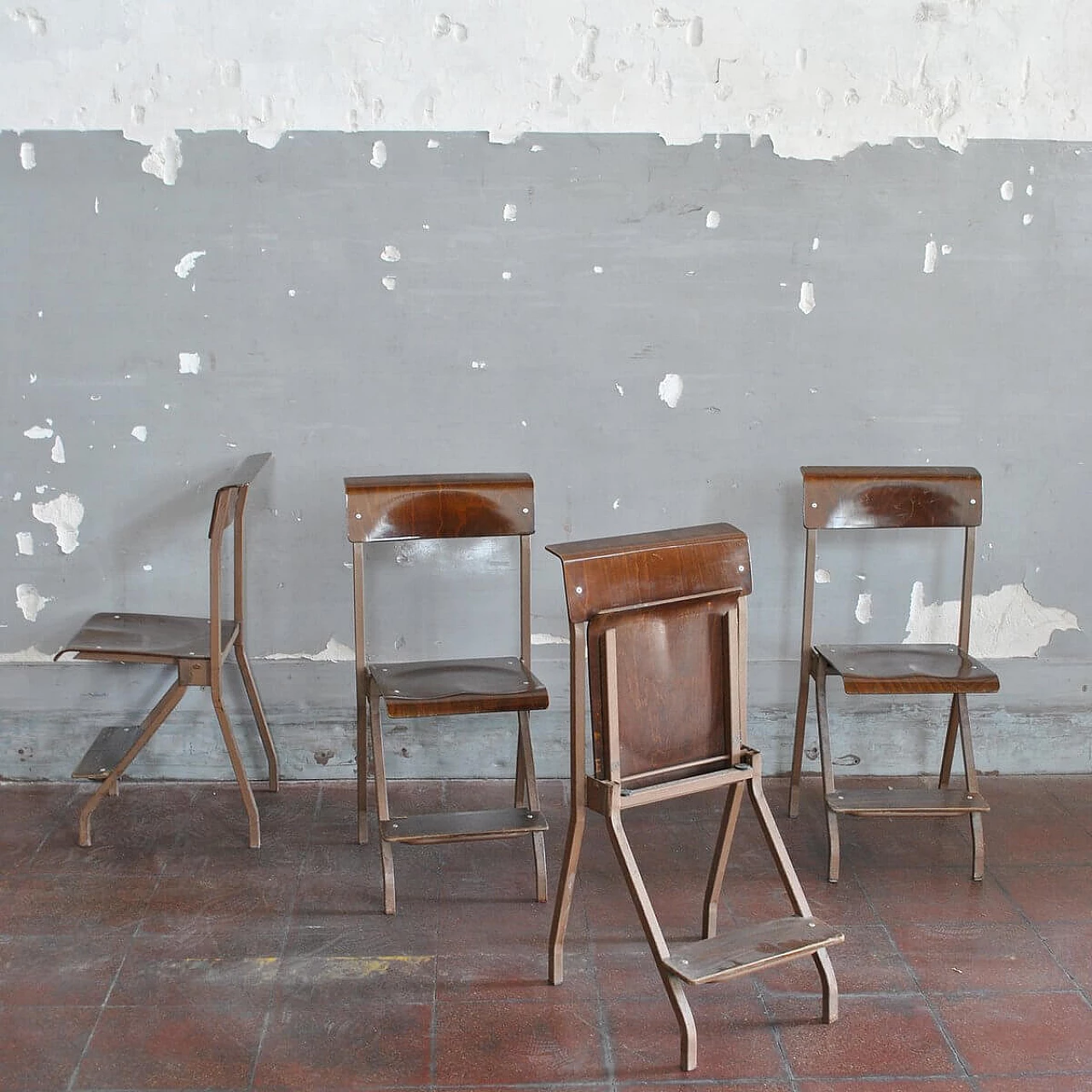 4 Sedie pieghevoli in metallo e legno, anni '50 1310340