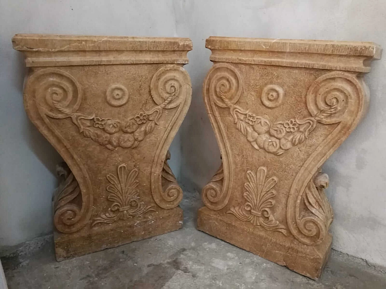 2 Basi per tavolo in marmo rosso di Verona, inizio '900 1310471