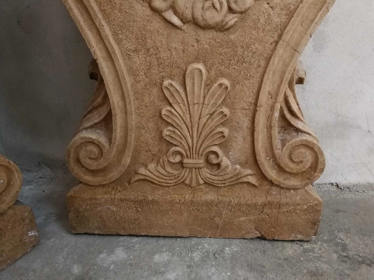 2 Basi per tavolo in marmo rosso di Verona, inizio '900 1310472