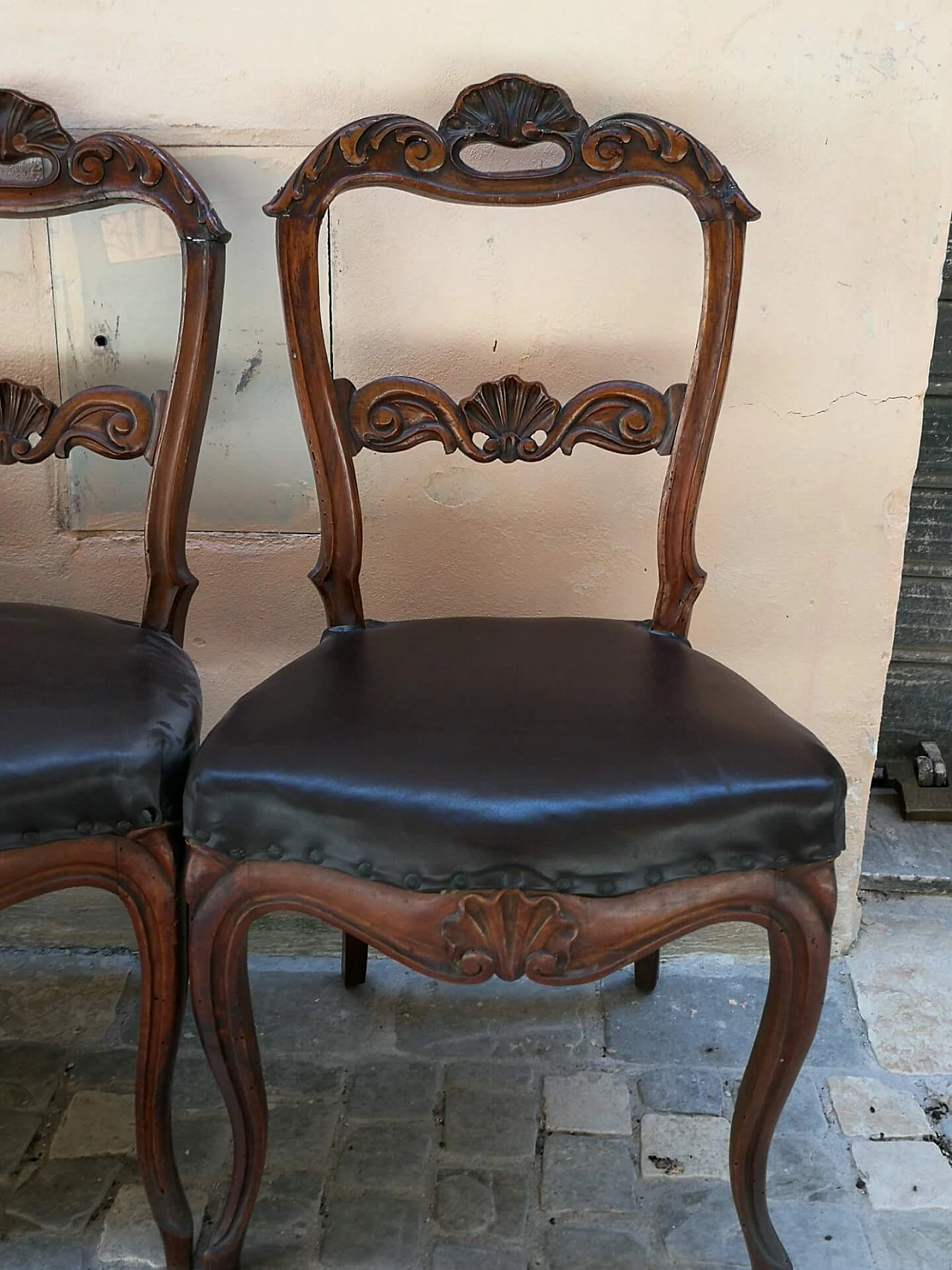 6 Louis XVI walnut chairs with leather covers, Veneto, late 18th century 1310496