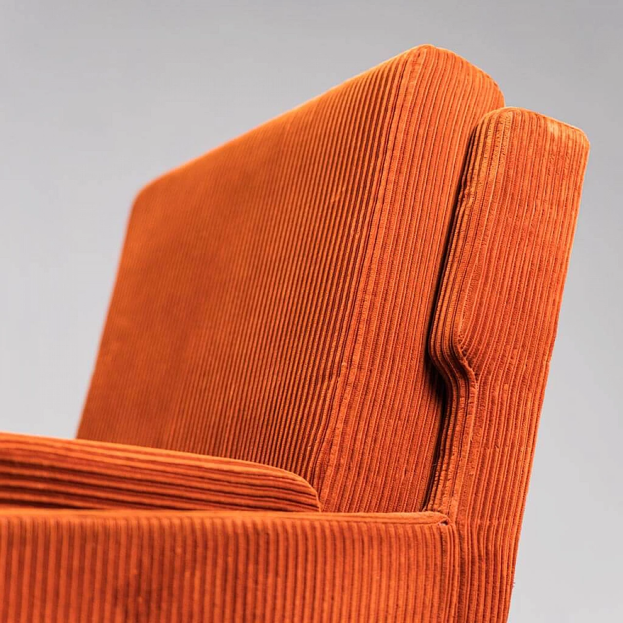 Pair of armchairs with pouf in orange velvet, 70s 1310598