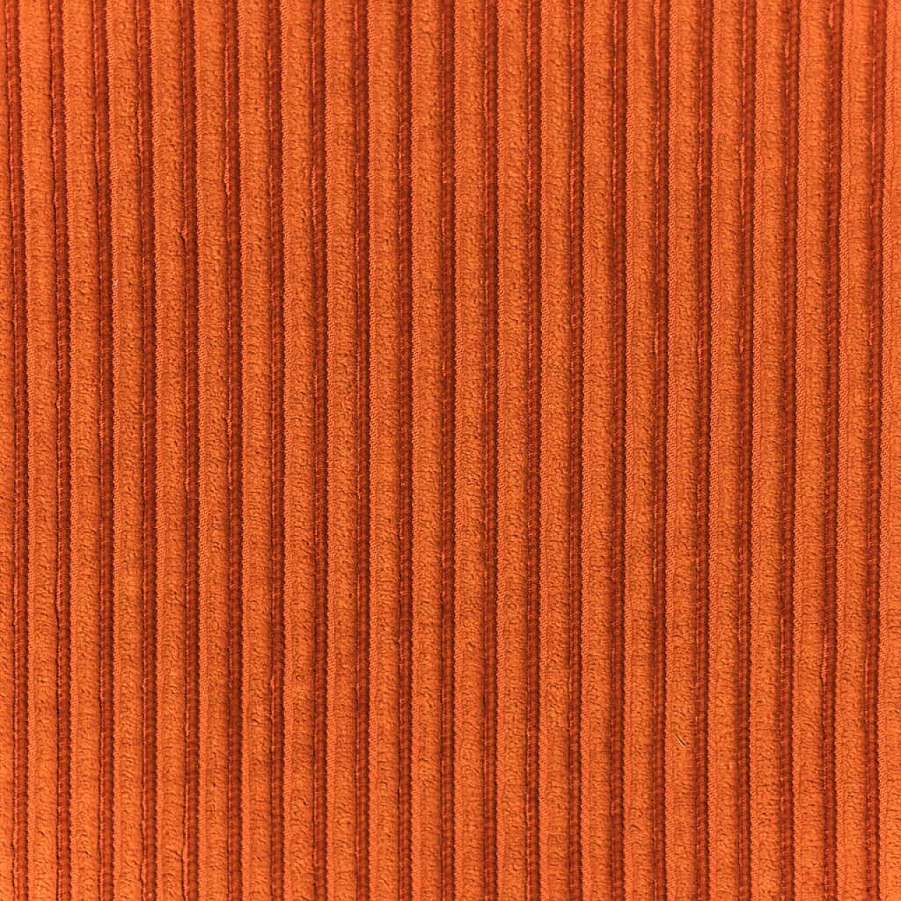 Pair of armchairs with pouf in orange velvet, 70s 1310599