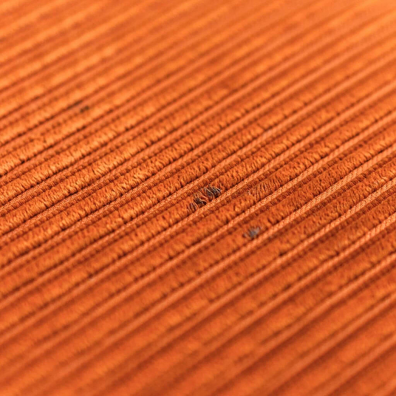 Pair of armchairs with pouf in orange velvet, 70s 1310611