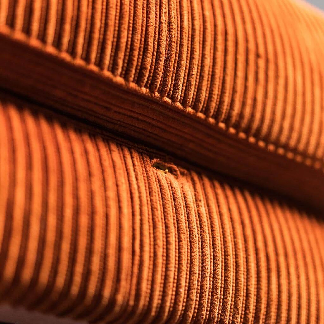 Pair of armchairs with pouf in orange velvet, 70s 1310618