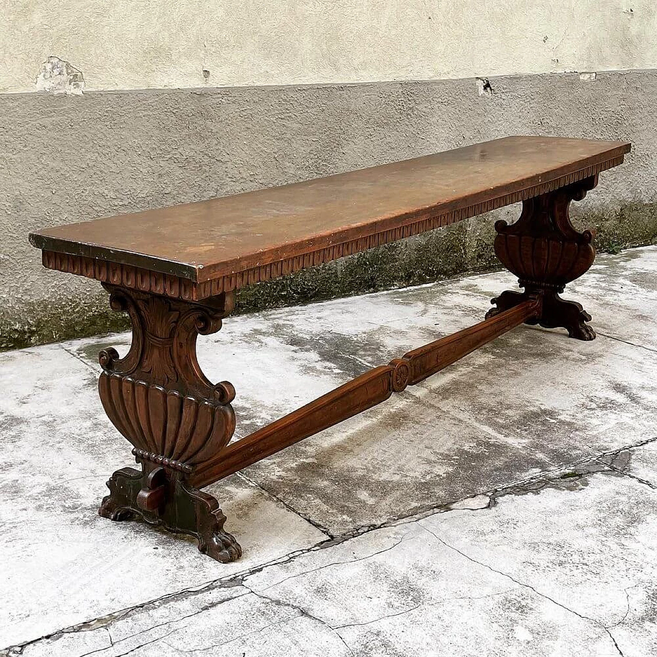 Monastery table in solid walnut, 18th century 1311054