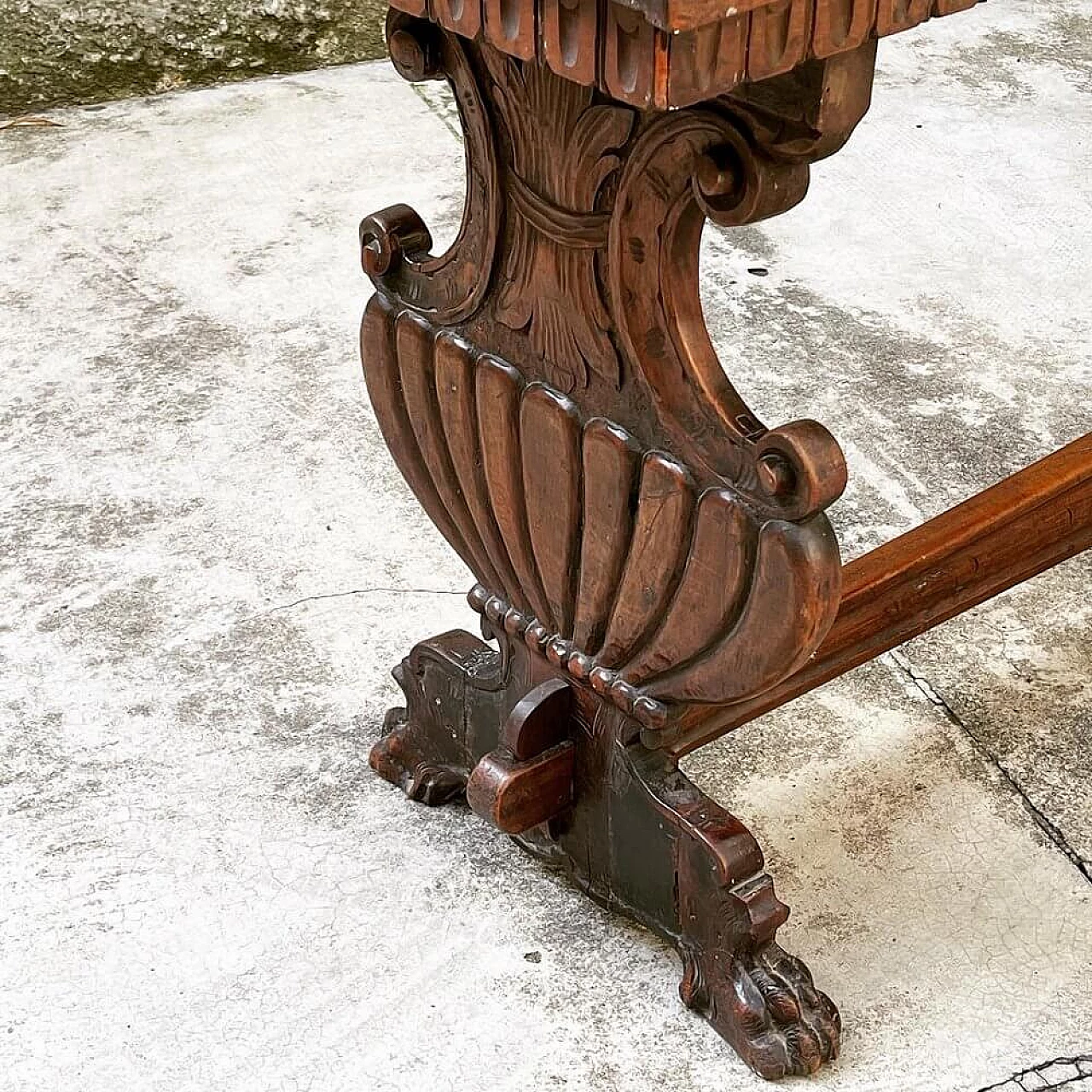 Monastery table in solid walnut, 18th century 1311058