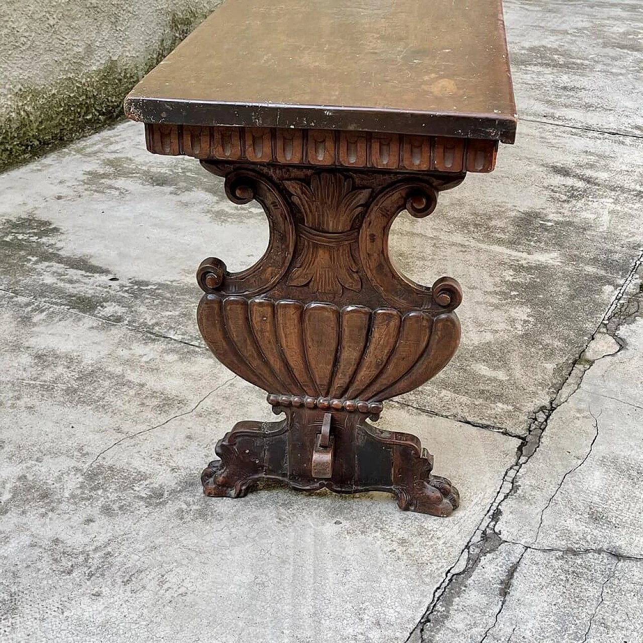 Monastery table in solid walnut, 18th century 1311059