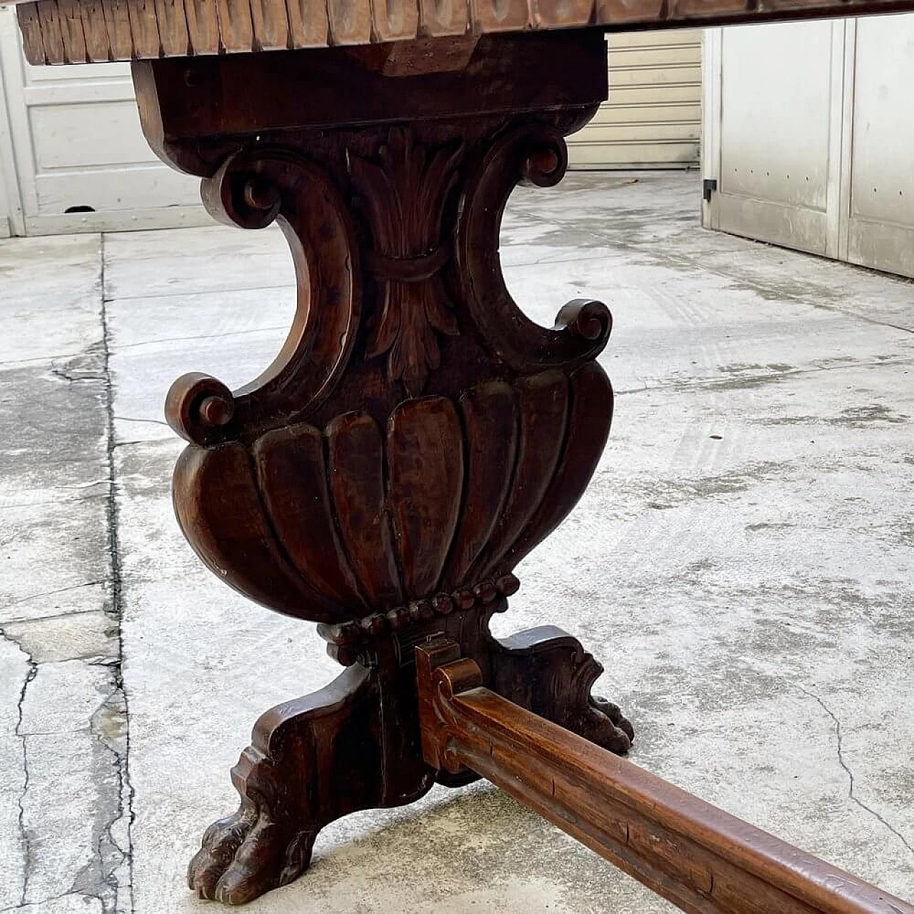 Monastery table in solid walnut, 18th century 1311060