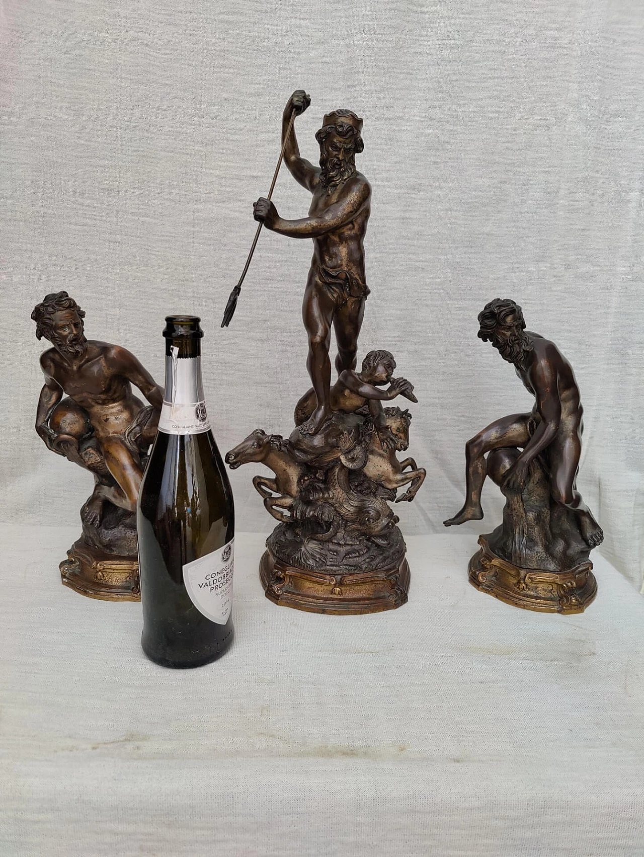 3 Statue raffiguranti Dio Nettuno e figure allegoriche in bronzo firmate E. Avolio, '800 1311082