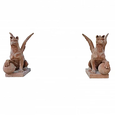 Pair of griffons in terracotta, 20s