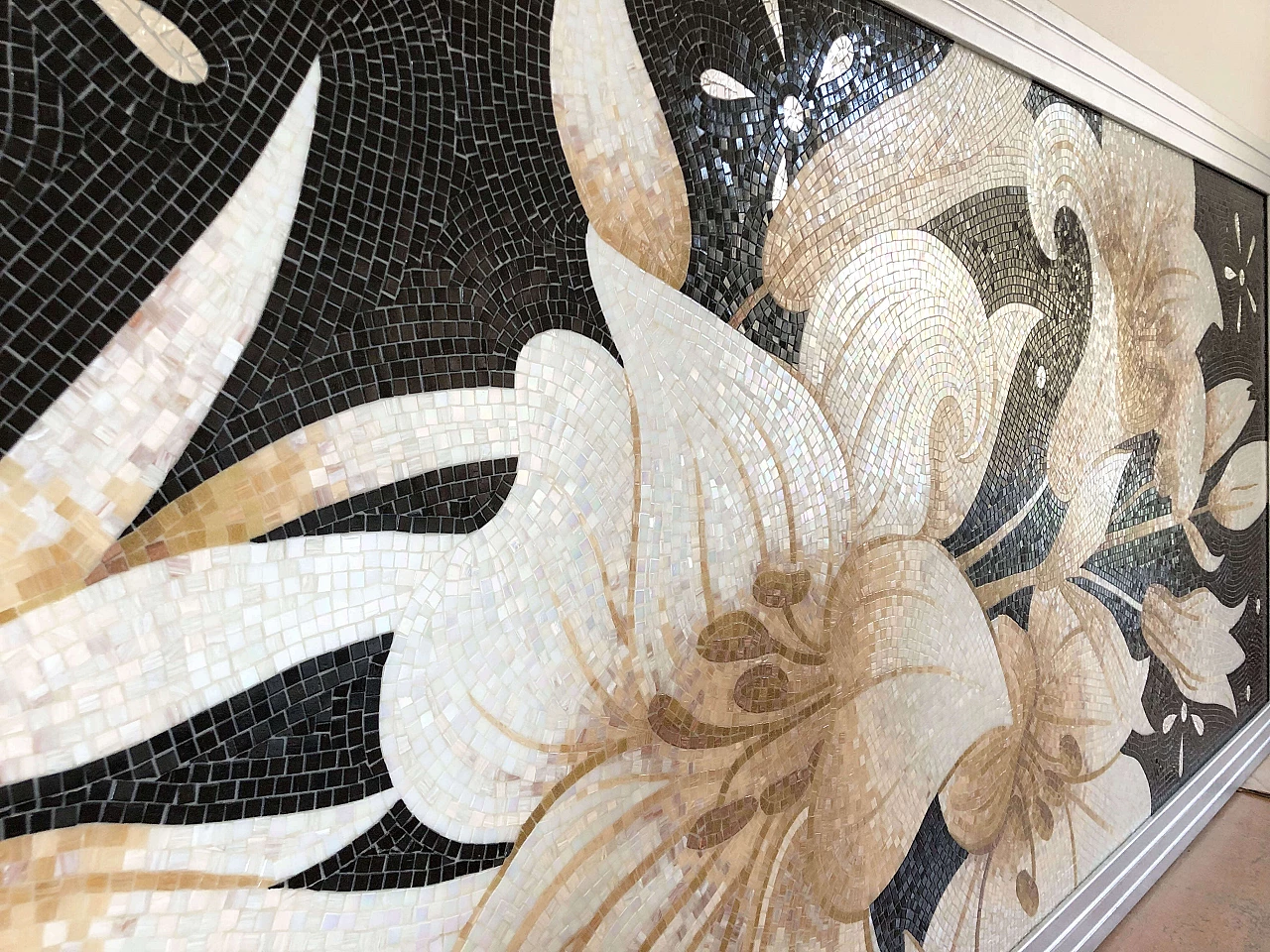 Mosaico floreale in vetro, marmo e madreperla 1311756