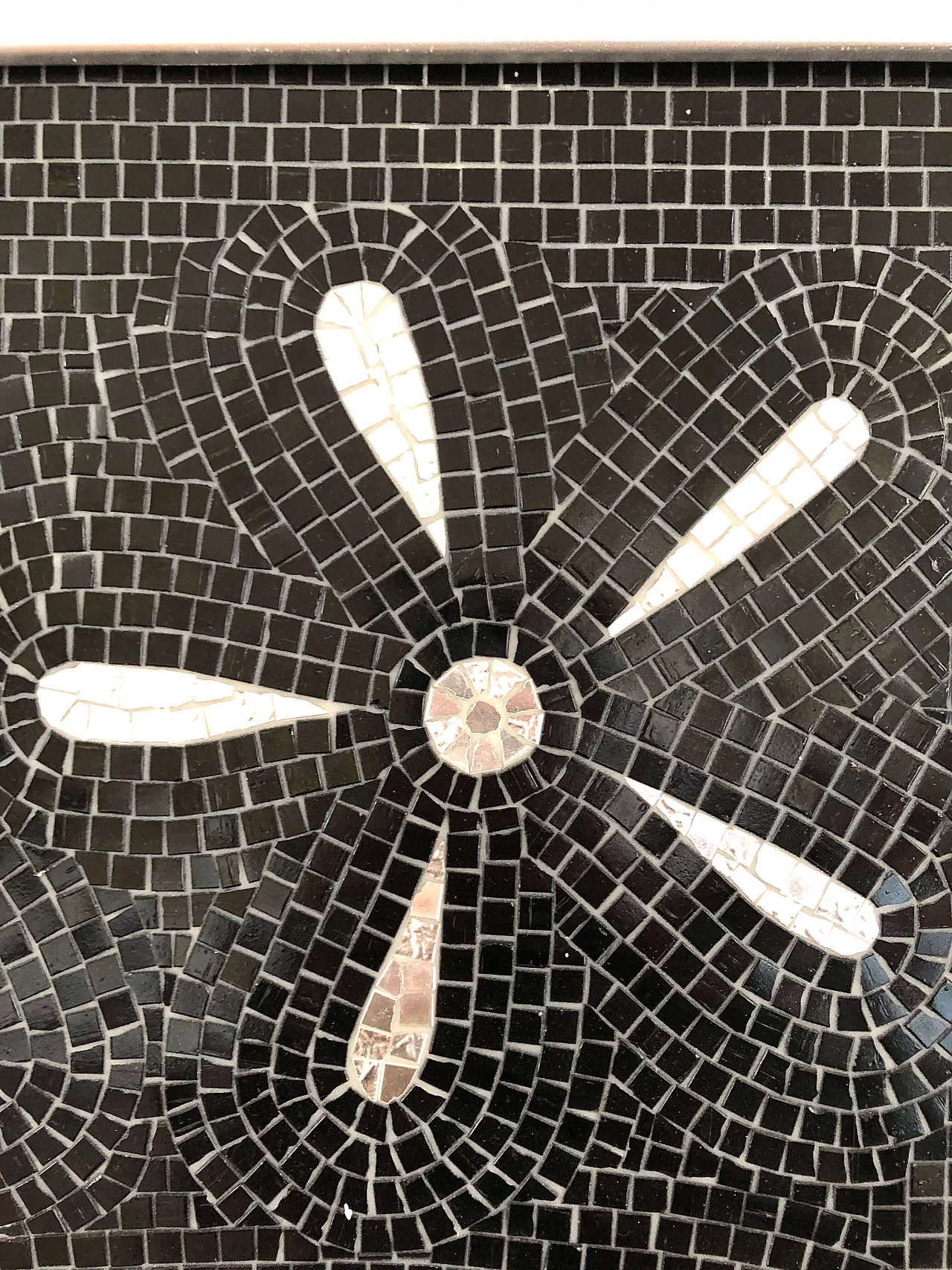 Mosaico floreale in vetro, marmo e madreperla 1311758