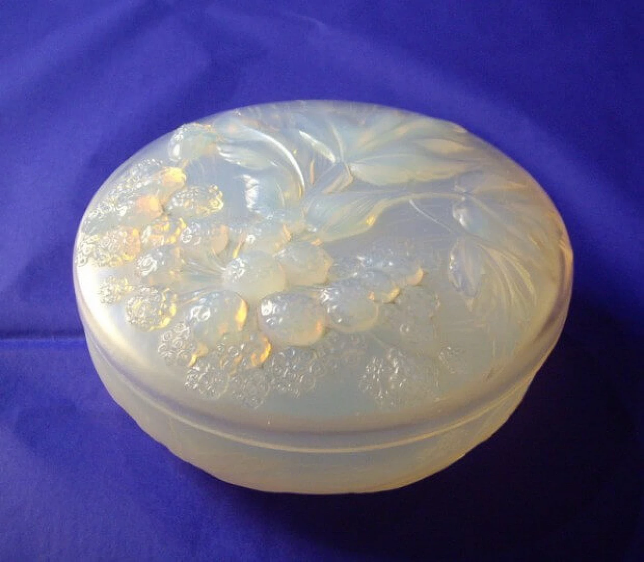 Opalescent glass box by E.L. Etling, France, 1920s 1312247