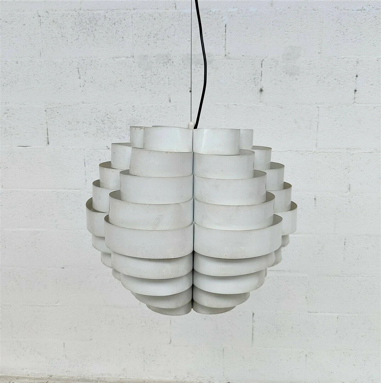 Pendant lamp Tornado in lacquered metal sheets by Elio Martinelli for Martinelli Luce, 70s 1312368