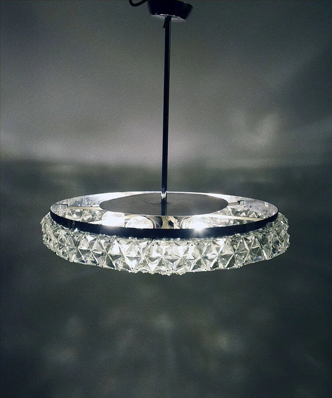 Lampadario a 6 luci in ottone cromato e gemme di cristallo attribuito a Oscar Torlasco, anni '70 1312562