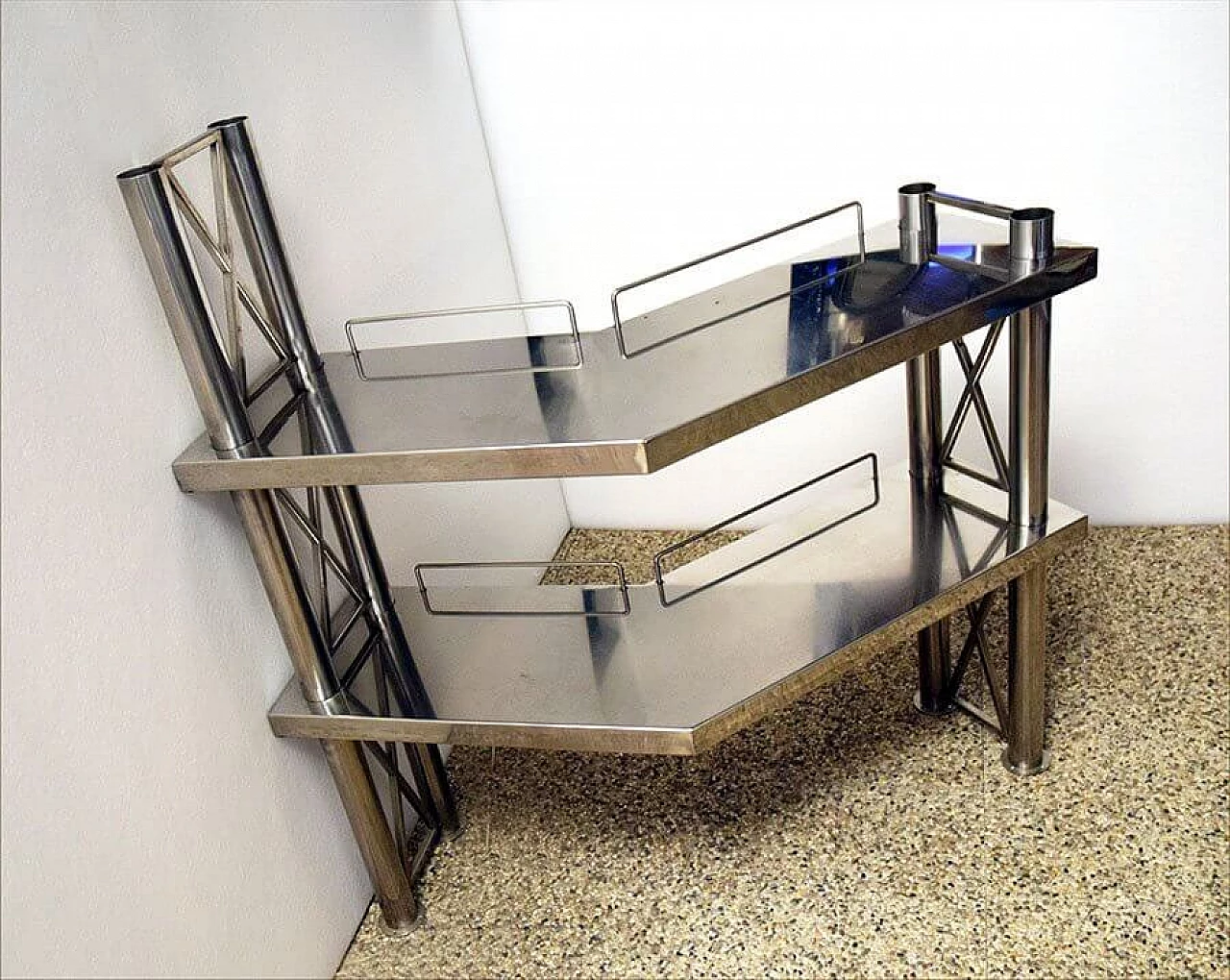 Corner console in steel, 70s 1312581