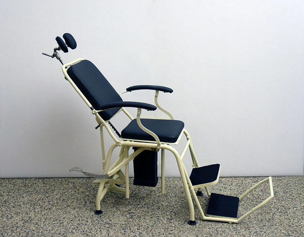 Adjustable dentist chair in metal, 40s 1312607