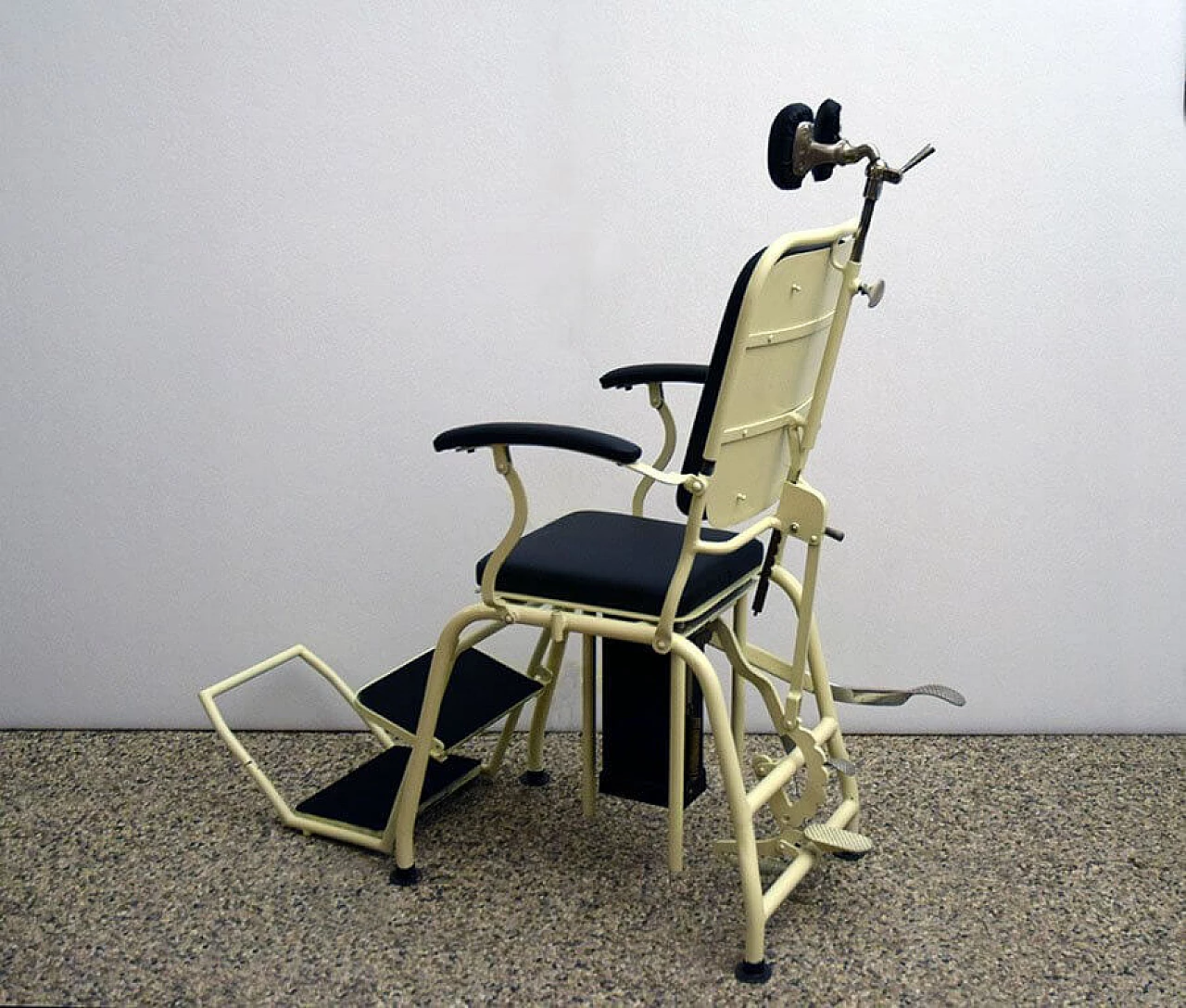 Adjustable dentist chair in metal, 40s 1312609