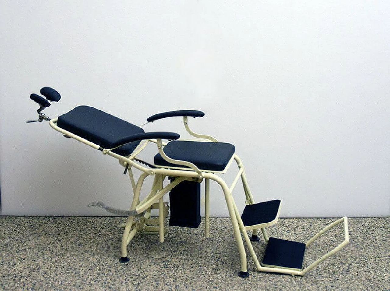 Adjustable dentist chair in metal, 40s 1312610