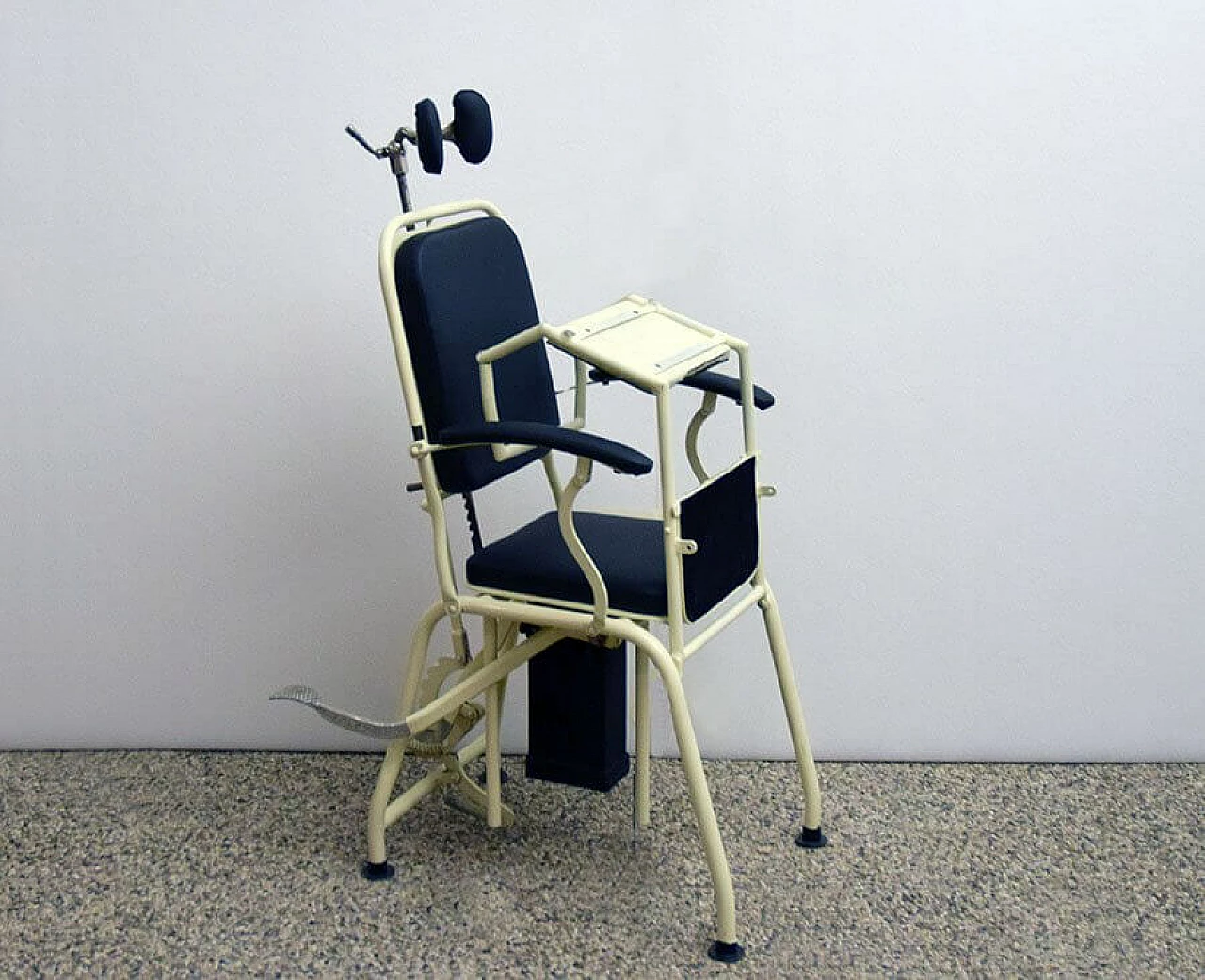 Adjustable dentist chair in metal, 40s 1312611