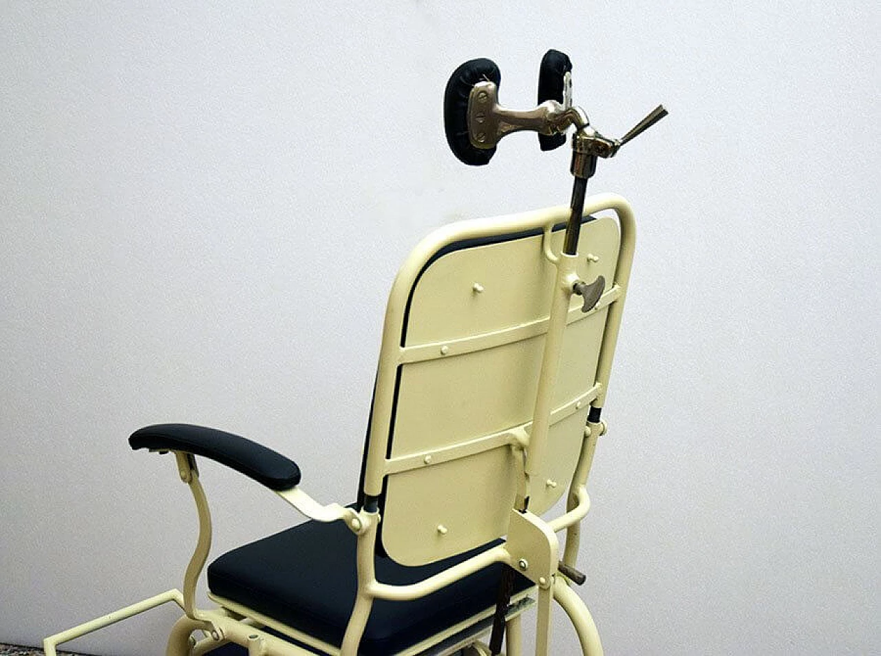 Adjustable dentist chair in metal, 40s 1312616