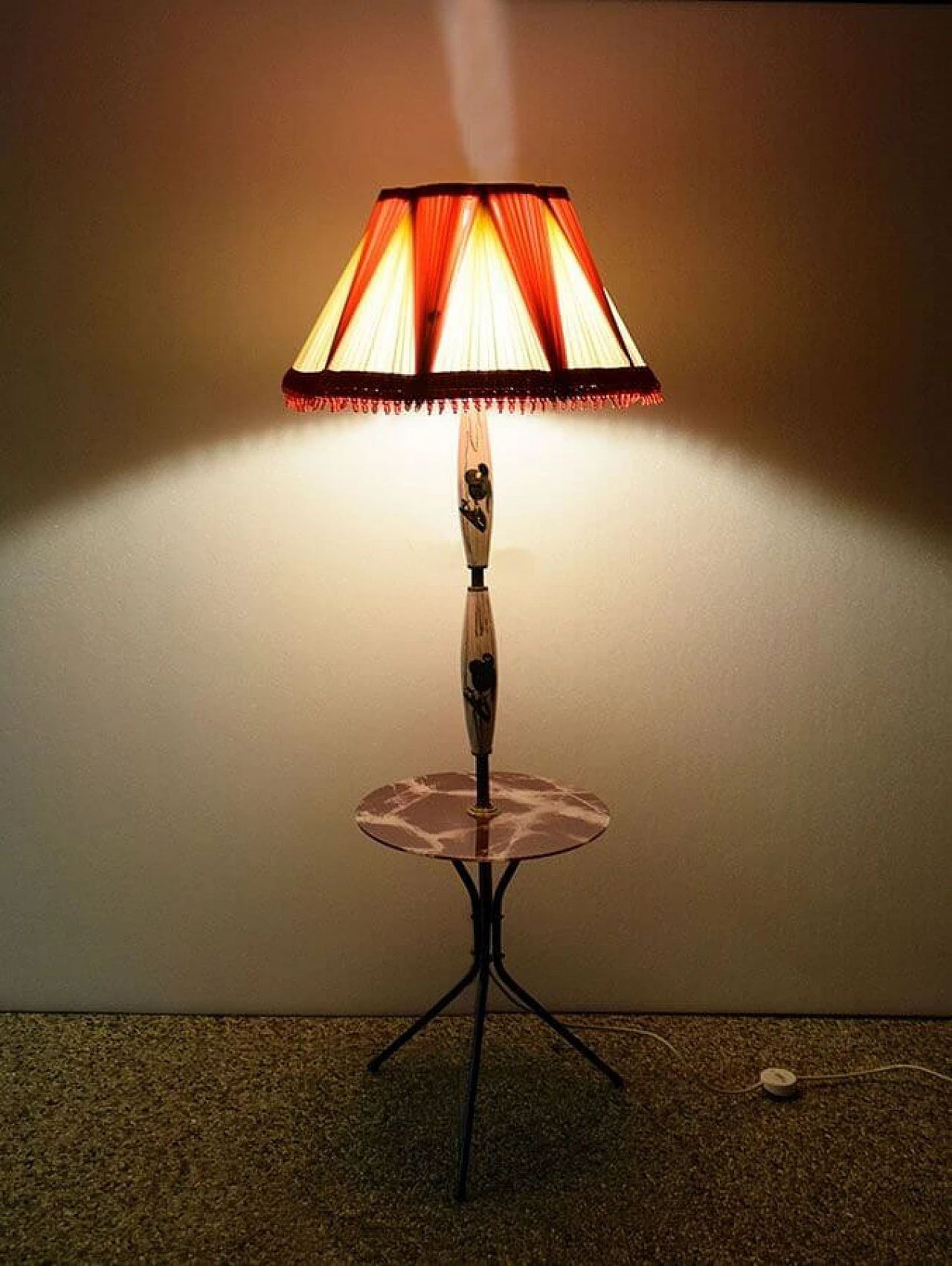 Floor lamp in ceramic, painted metal, brass and glass top, 50s 1312621