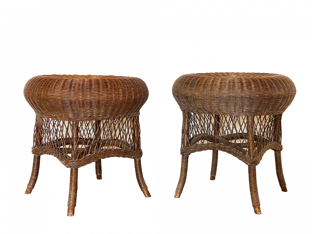 Coppia di tavolini in vimini e bambù, anni '70 1314517
