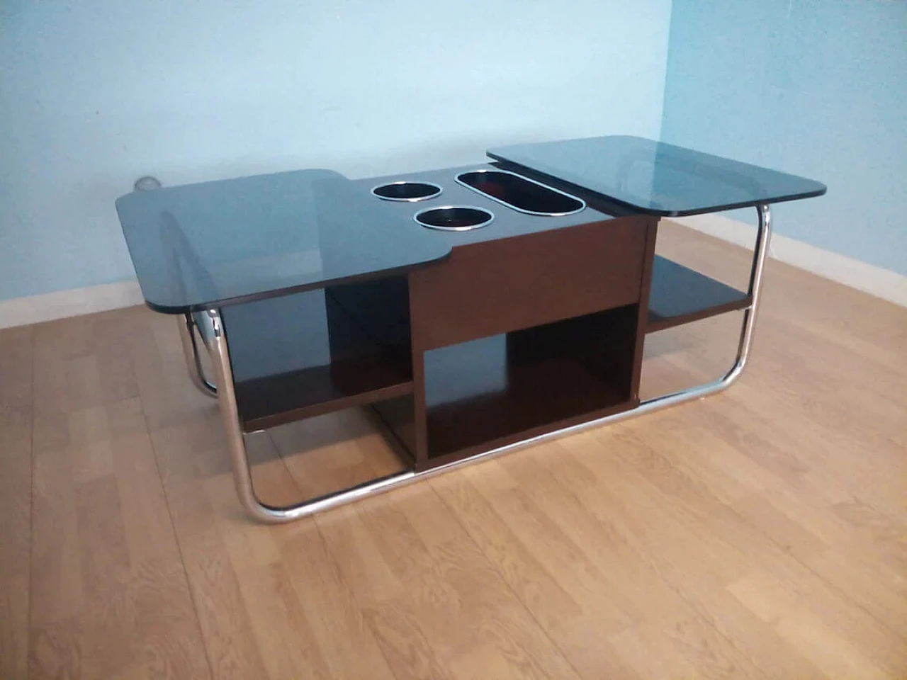 Tavolino in metallo cromato con piano in vetro fumé, anni '60 1323628