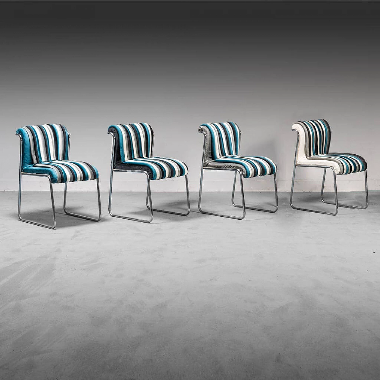4 Chairs in velvet and metal, 70s 1323753