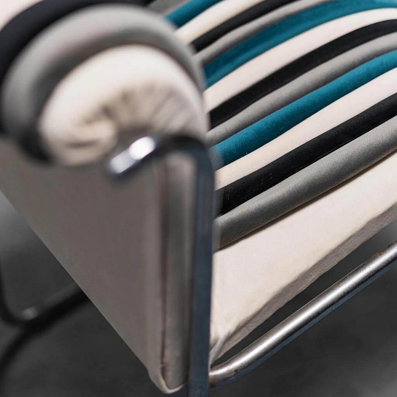 4 Chairs in velvet and metal, 70s 1323755