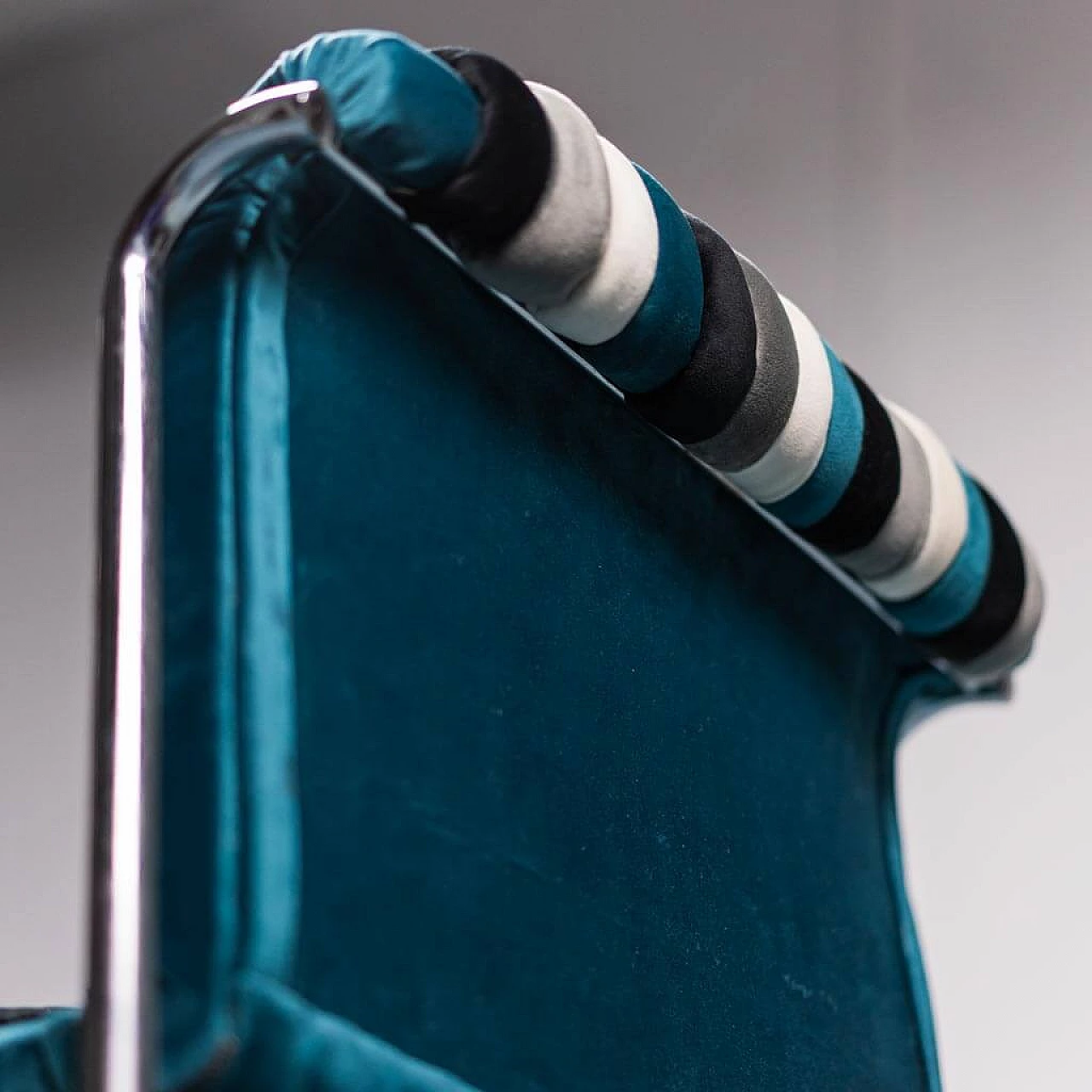 4 Chairs in velvet and metal, 70s 1323756