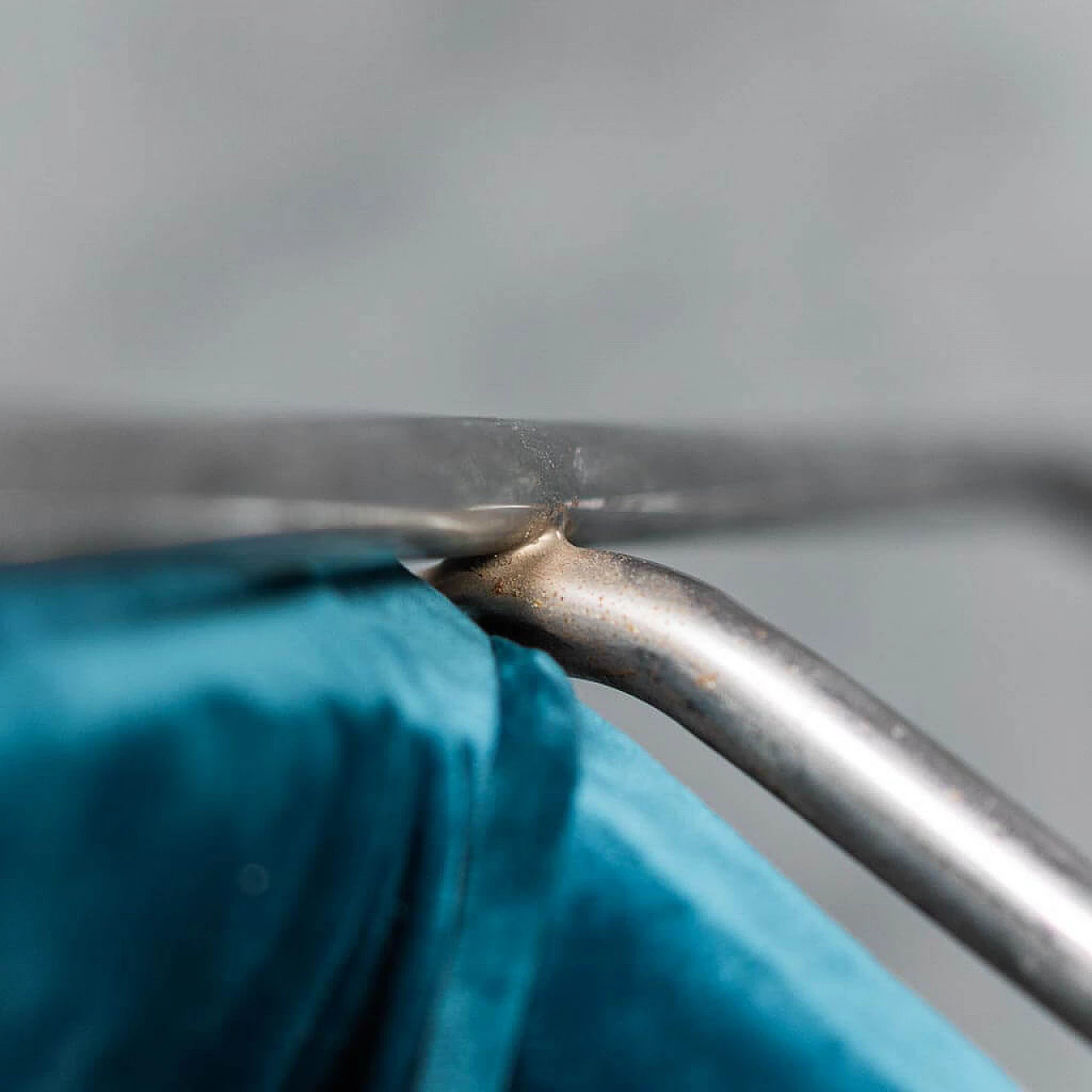 4 Chairs in velvet and metal, 70s 1323762