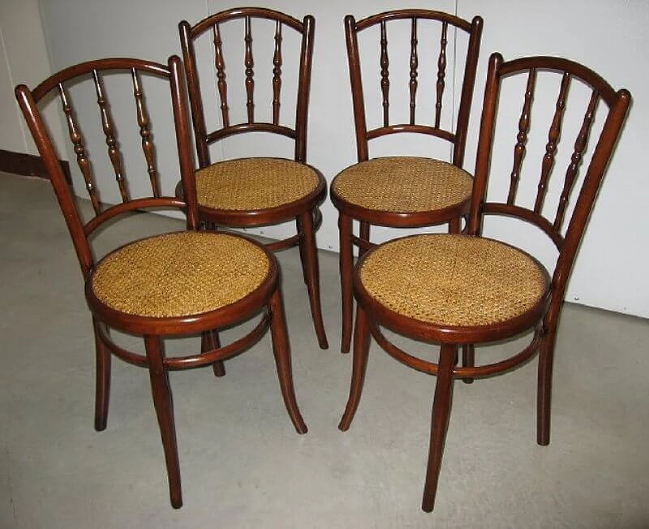Series of 4 chairs marked with the brand J & J Kohn Wien Austria, beginning 20th century 1324135