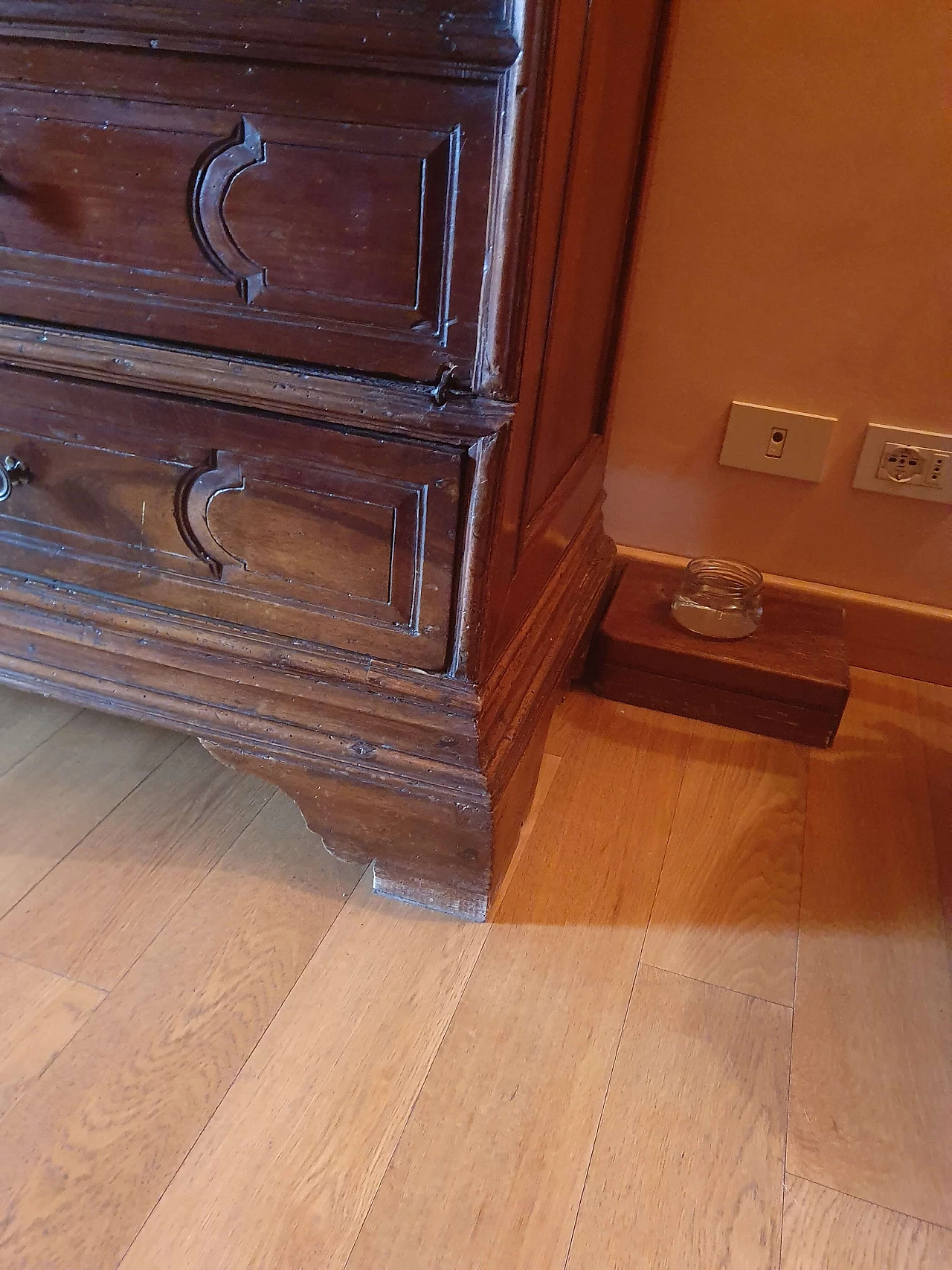 Credenza in noce, del '600 1324231