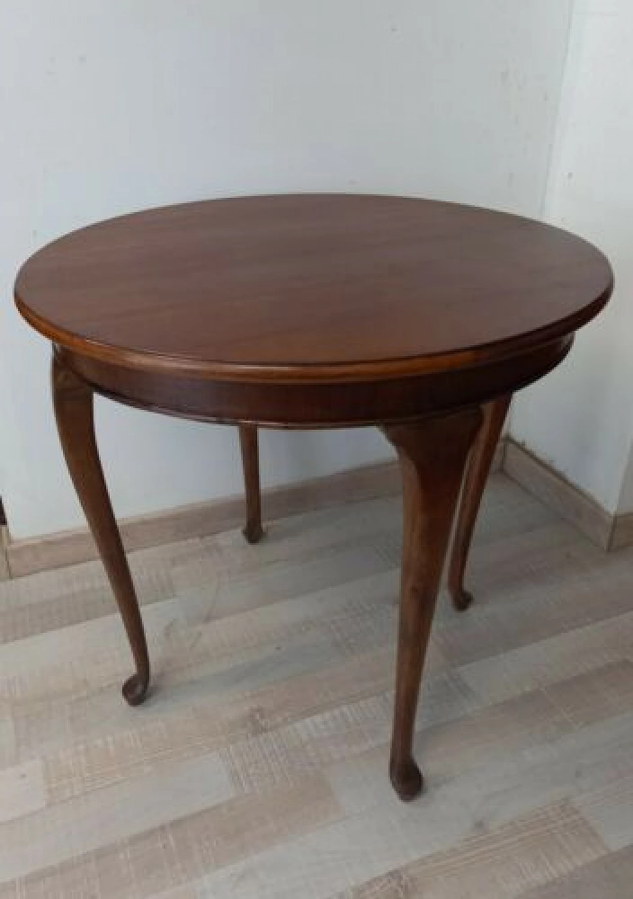 Round English coffee table in stained beech, first half of the 20th century 1324373