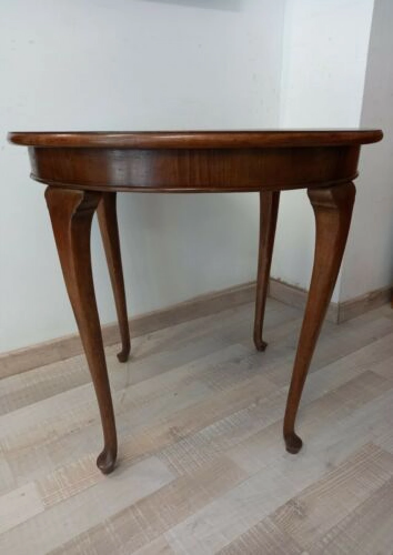 Round English coffee table in stained beech, first half of the 20th century 1324375