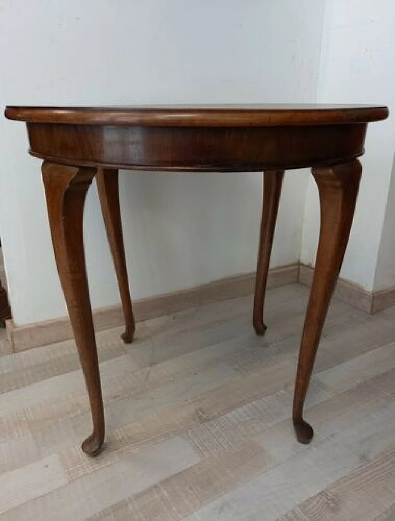 Round English coffee table in stained beech, first half of the 20th century 1324377