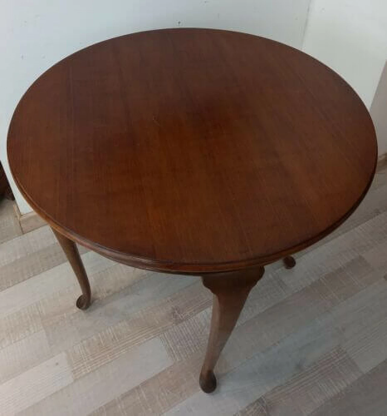 Round English coffee table in stained beech, first half of the 20th century 1324379