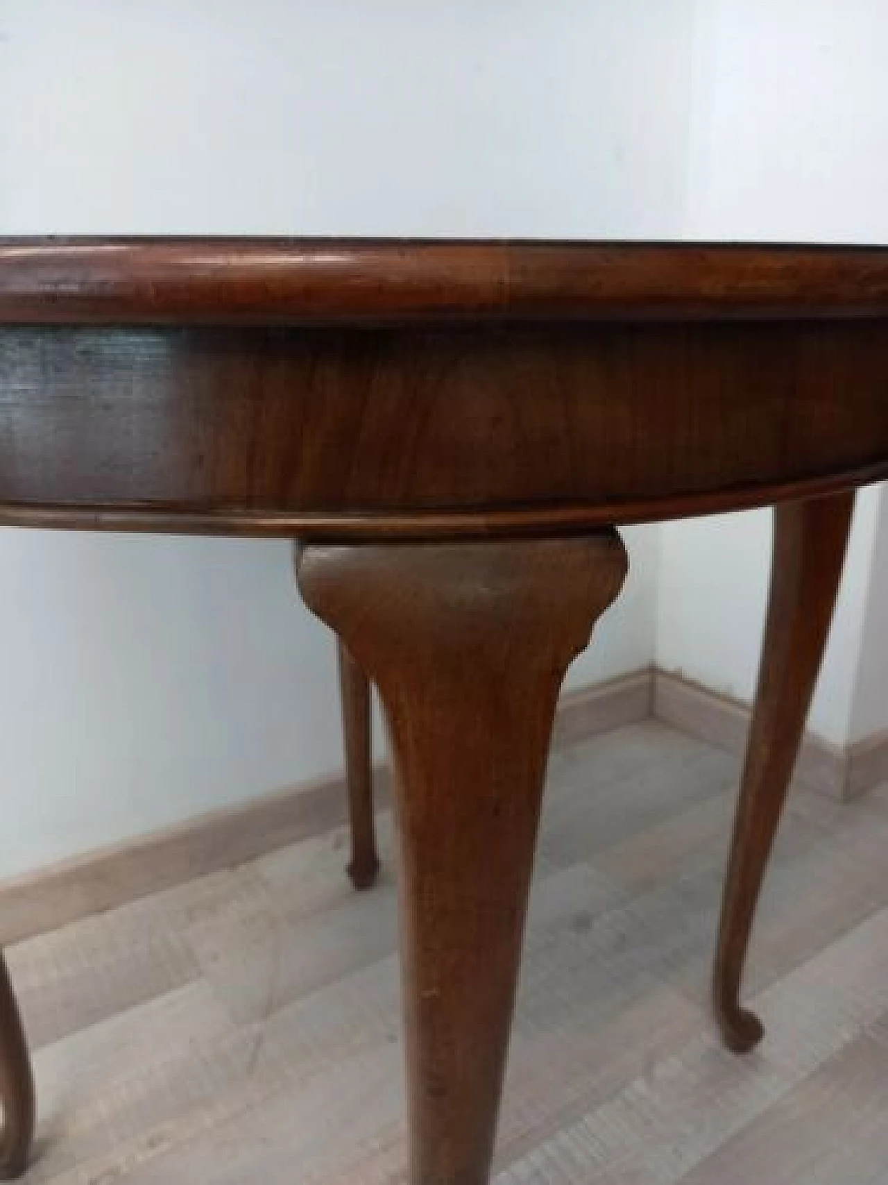 Round English coffee table in stained beech, first half of the 20th century 1324381