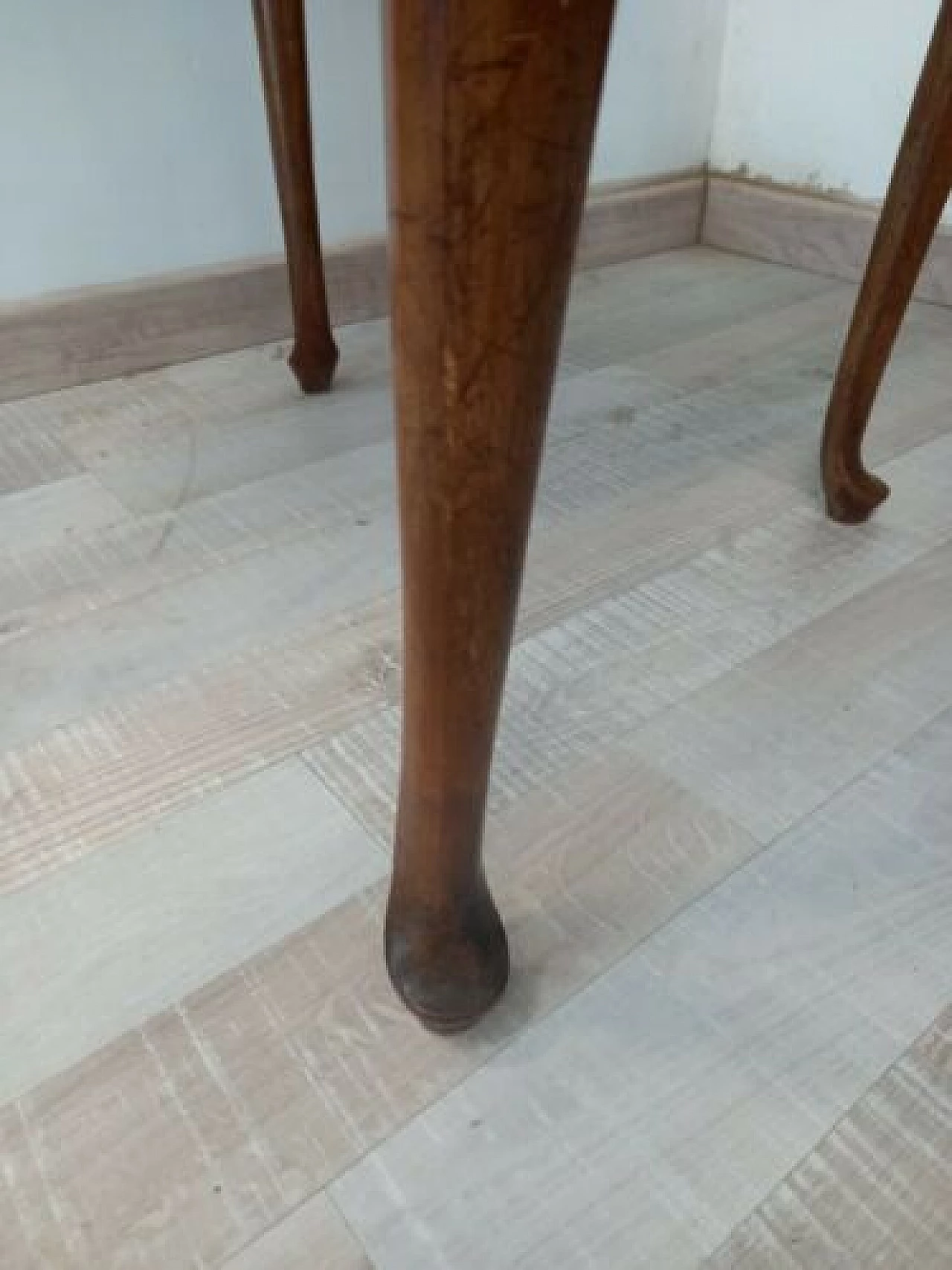 Round English coffee table in stained beech, first half of the 20th century 1324382